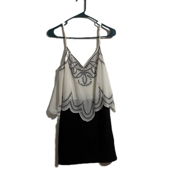 Elegant Two-Tone Camisole Top - Picture 1 of 5